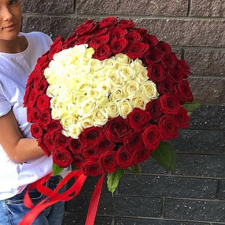 101 роза "Сердце" в Фукуоке